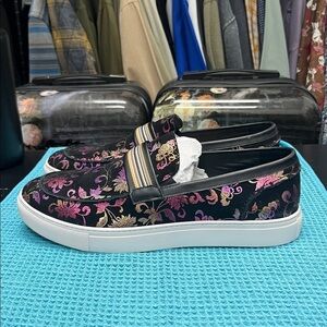 Robert Graham
Happy Arts Slip-On Leather
Sneakers Robert Graham | Shoes | Robert Graham Happy Arts Slipon  main image 2